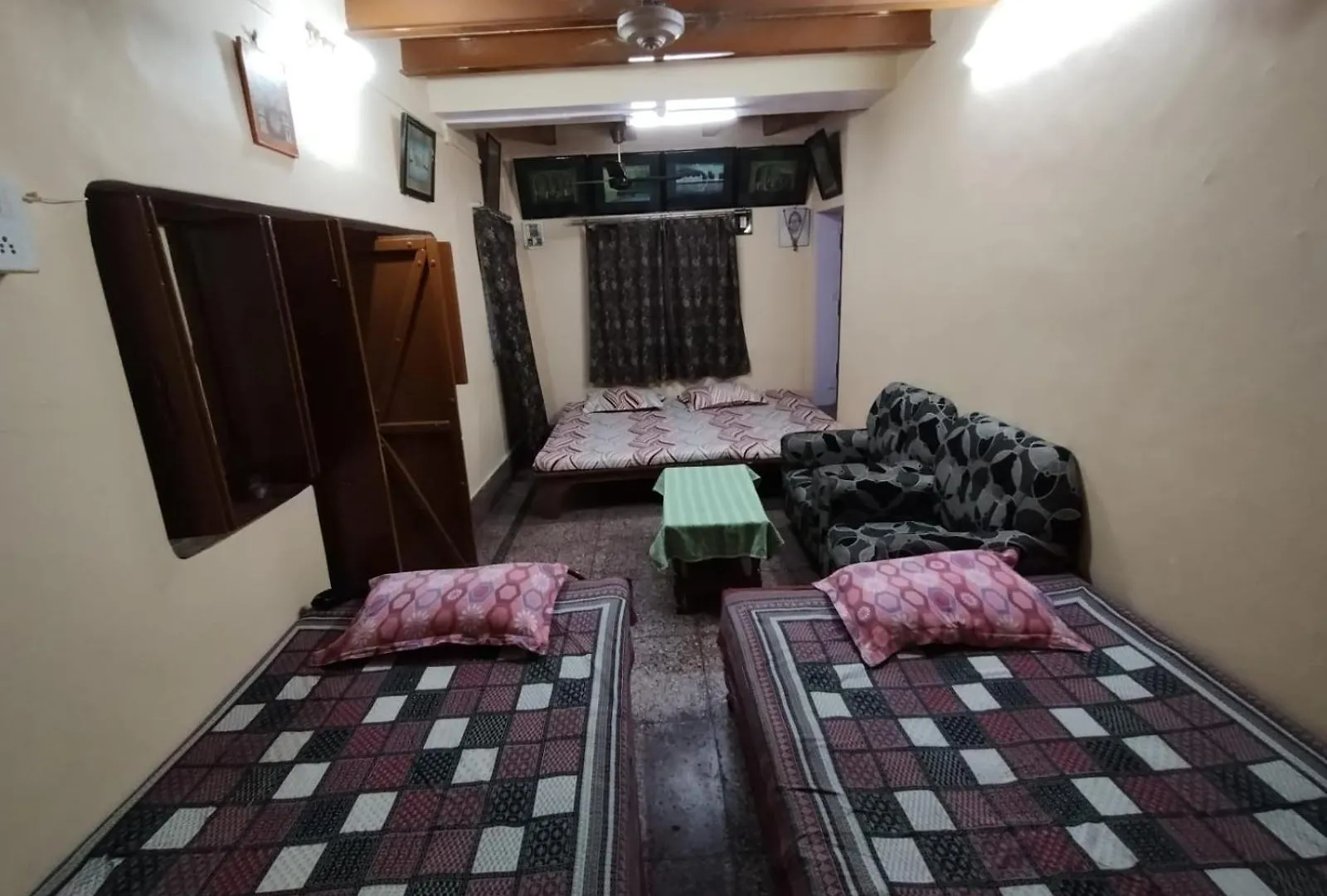 Heritage Homestay At Old City Near Holy Ganges バラナシ 0*,